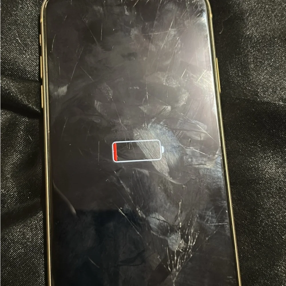 iPhone XR (Unlocked) – Works Perfectly – Cracked Screen & Back